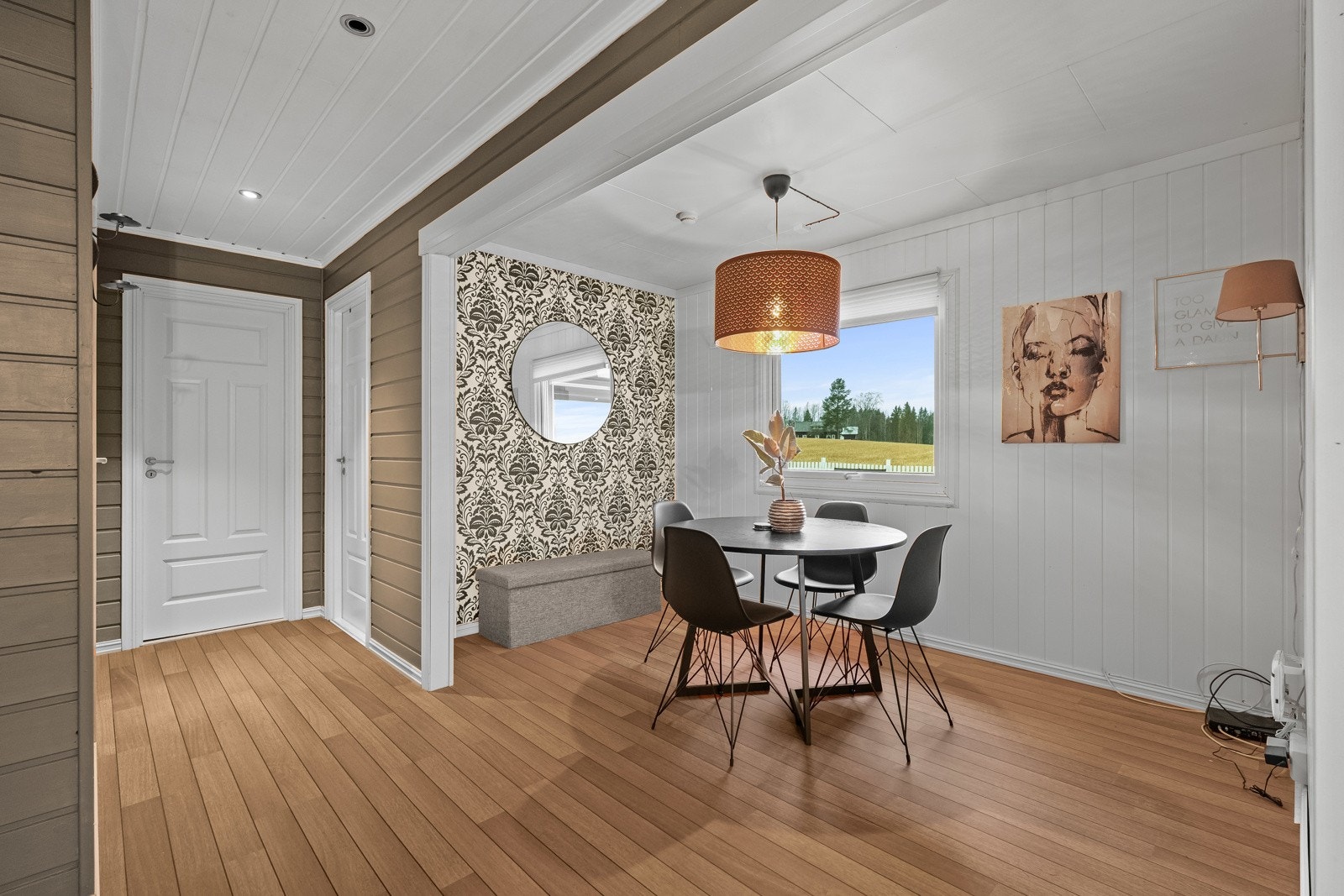 Spisestue. Var tidligere soverom. Galleribilde