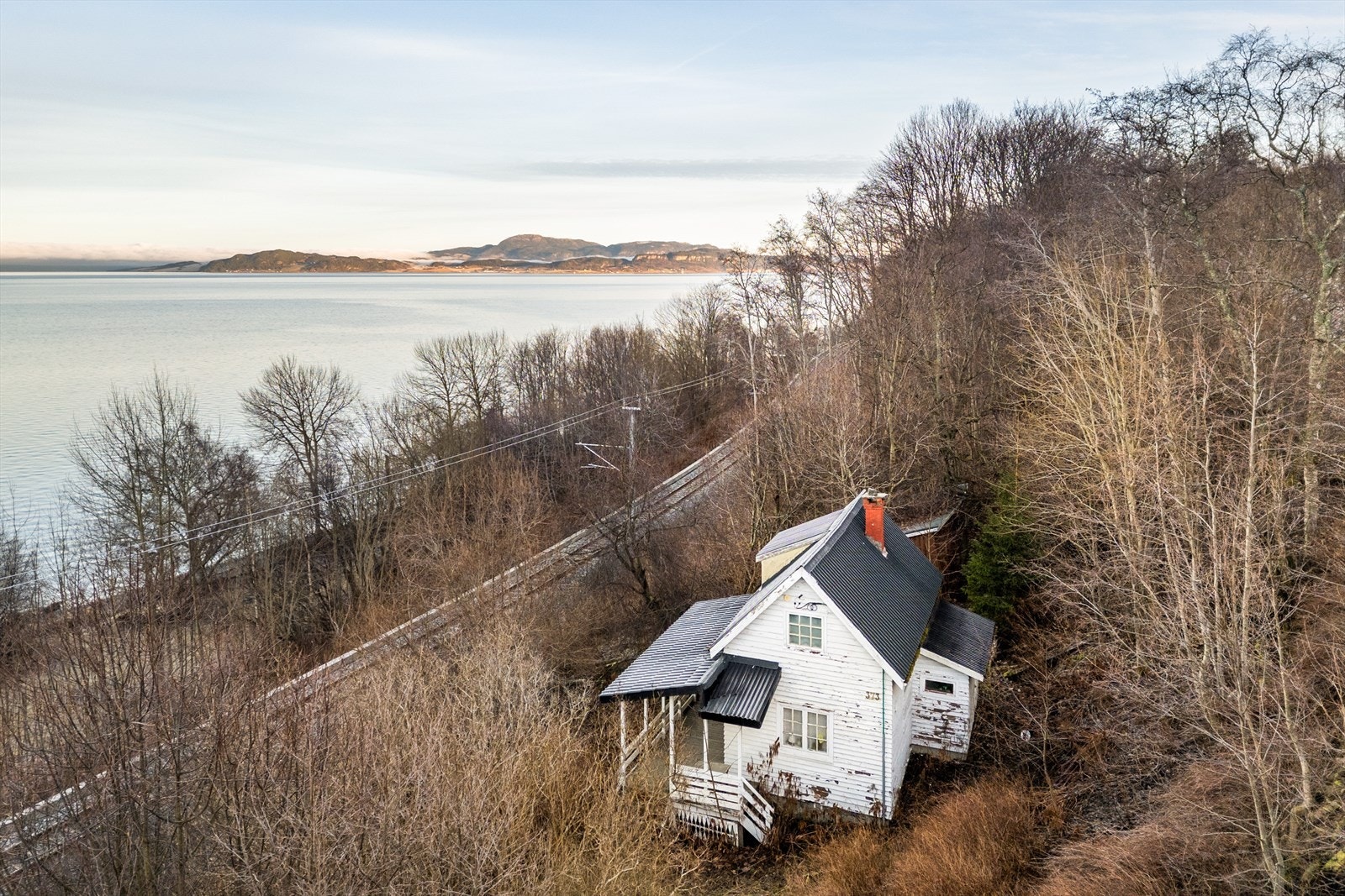 Boligen har store renoveringsbehov og må anses som et rivingsprosjekt. Galleribilde