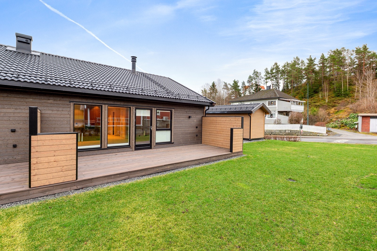 En nyere og arealeffektiv halvpart av en tomannsbolig, praktisk innredet over ett plan. Galleribilde