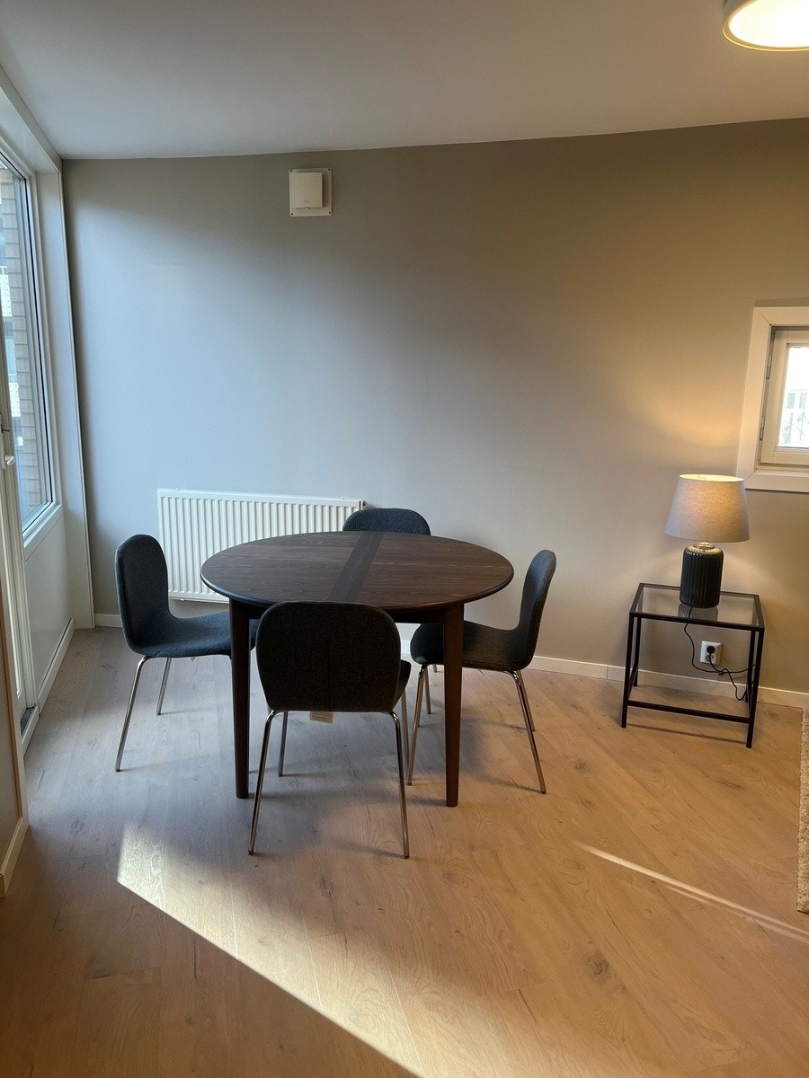 Spisebord som kan utvides til 6 personer Galleribilde