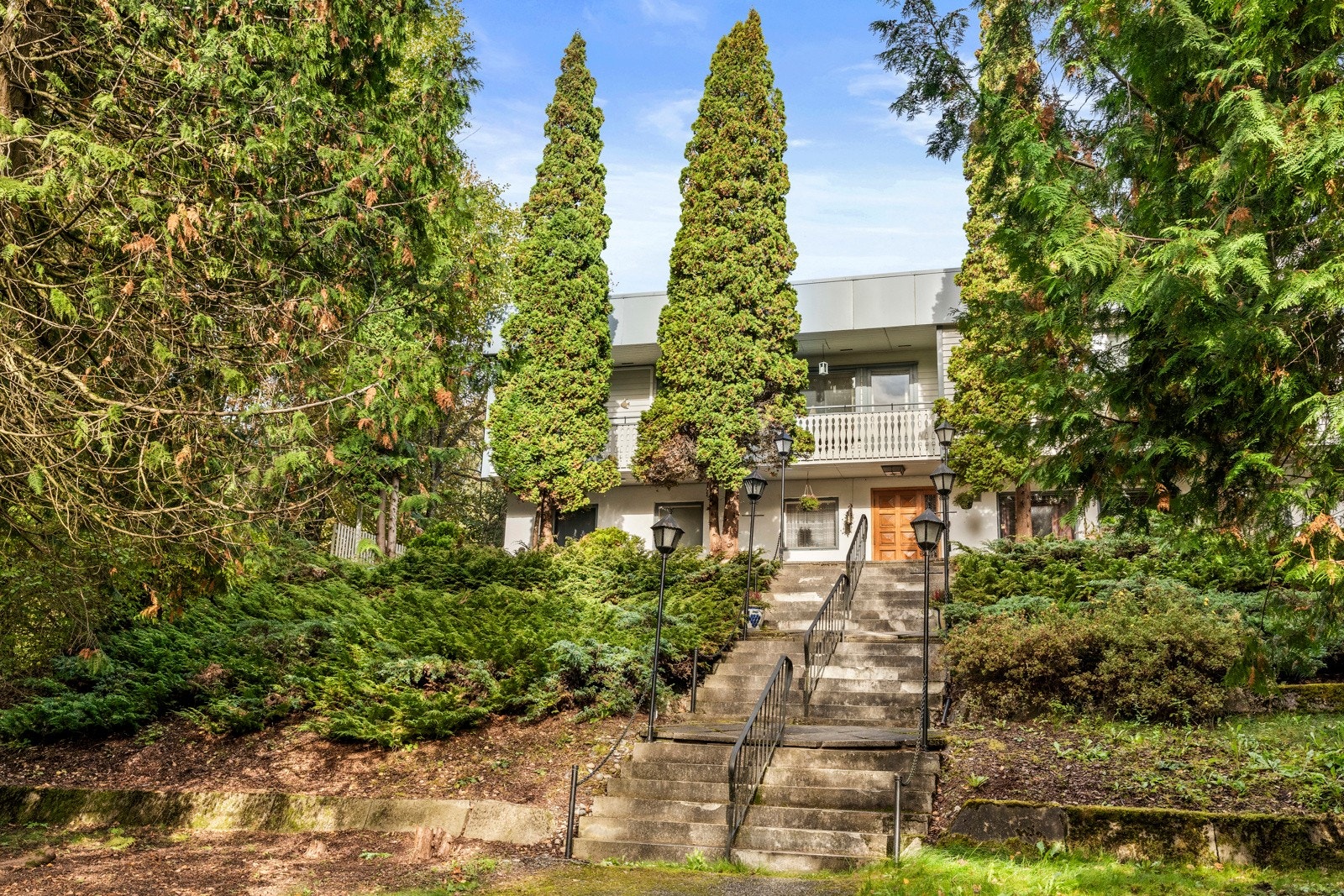 Pent opparbeidet uteareal med behov for oppgradering Galleribilde