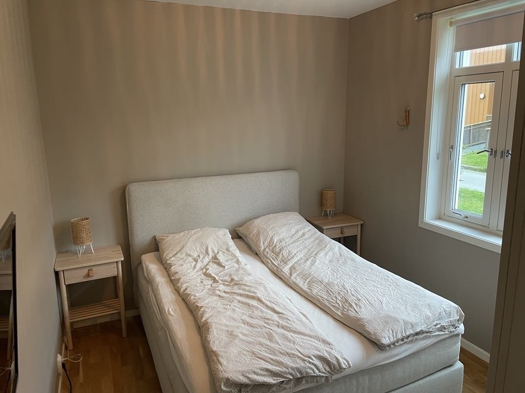 Soverom 1 - Stort og fint soverom, klesskap følger med Galleribilde