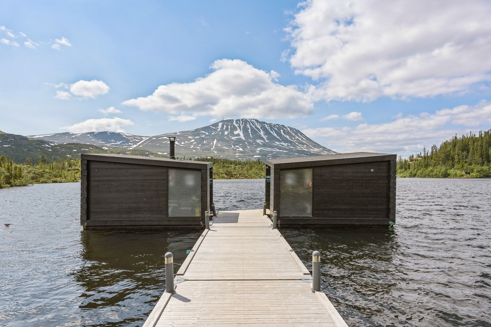 Flytende badstue - åpen hele året! Unik opplevelse på vannet - nyt varme badstustunder med fantastisk utsikt, sommer som vinter. Galleribilde