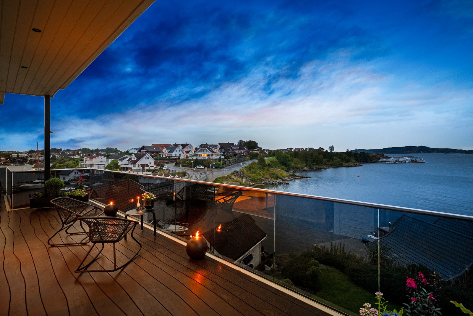 Både inne og ute i andre etasje er det lagt Boolefloor og et termobehandlet askegulv med 25 års garanti. Galleribilde