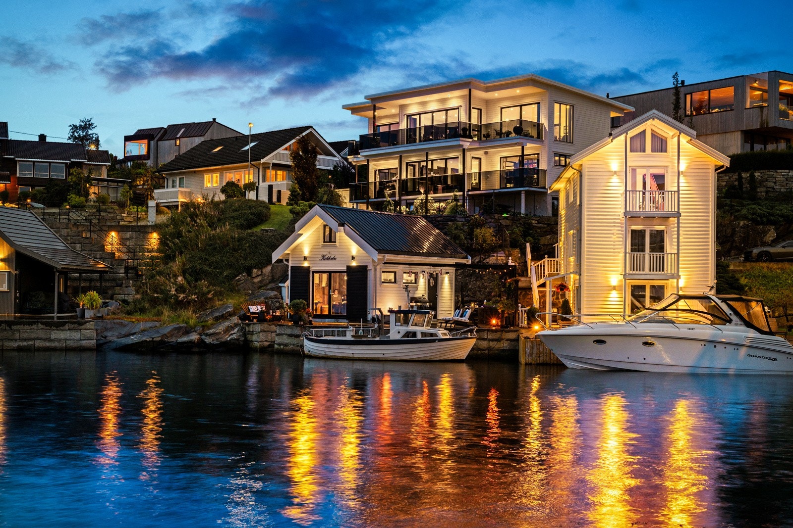 Velkommen til Nordvikveien 6 på vakre Roaldsøy presentert av Proaktiv Eiendomsmegling v/ Kay Stian Espeland. Galleribilde