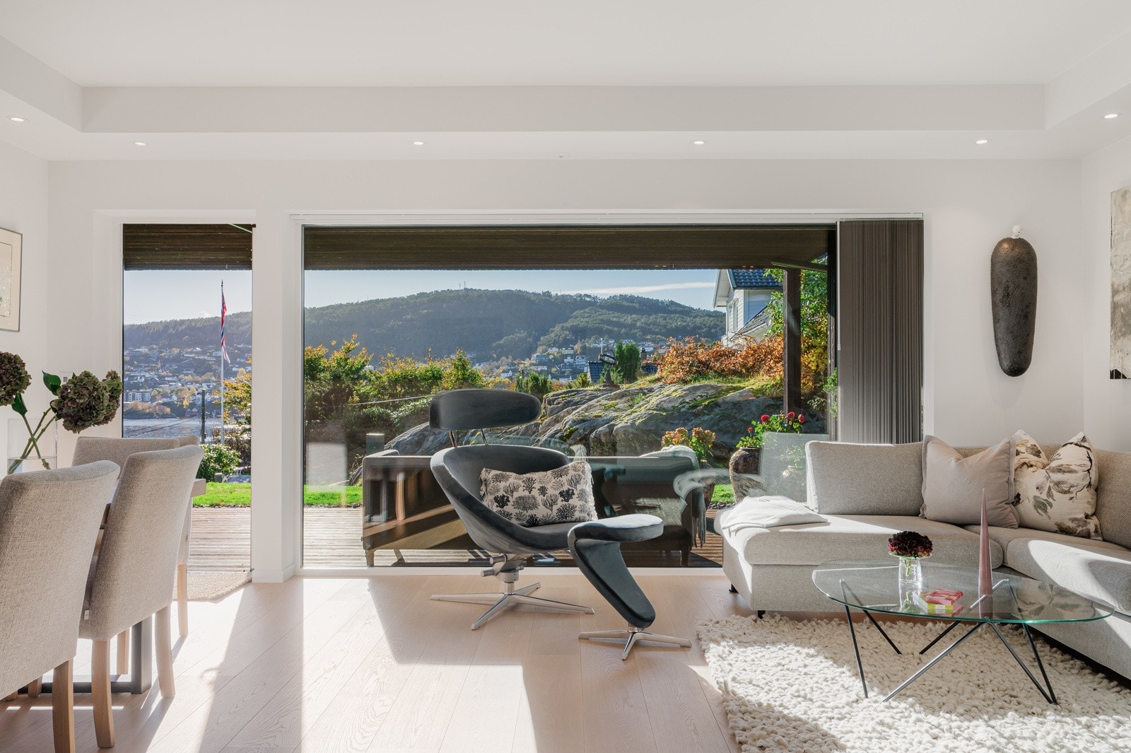 En eksklusiv leilighet fra 2019 med høye kvaliteter og solrik beliggenhet. Galleribilde