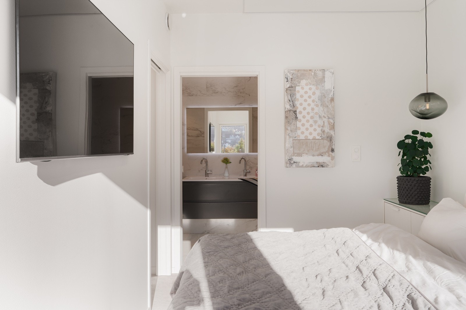 Inngang til eget bad på 5,2 kvadratmeter. Galleribilde