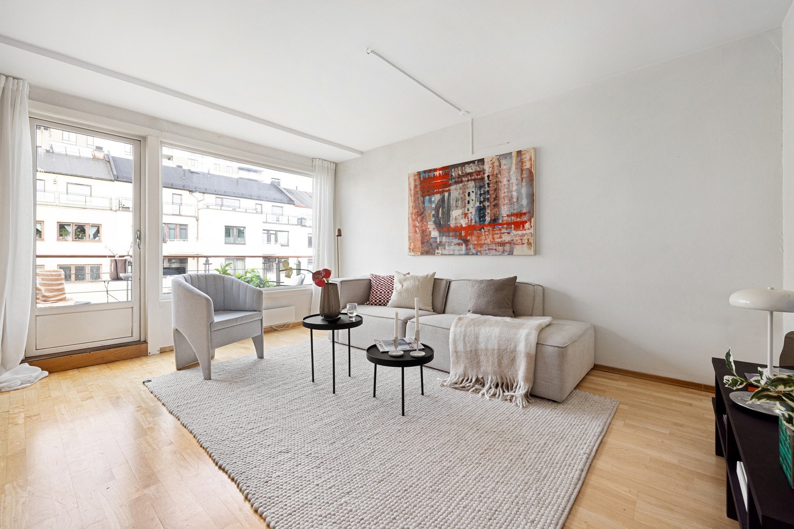 Her er det god plass til sofagruppe med tilhørende møbler. Galleribilde