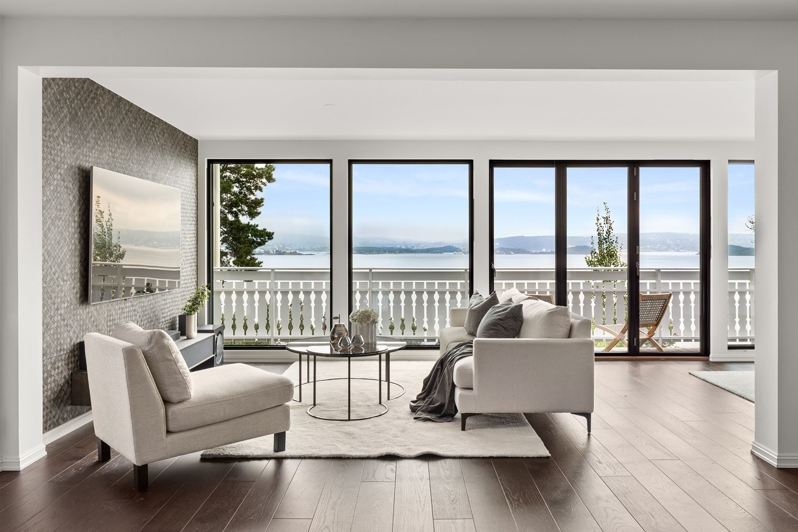 Anders Kanck har gleden av å presentere denne fantastiske eneboligen som går over tre etasjer! Totalrenovert i 2023/2024. Galleribilde