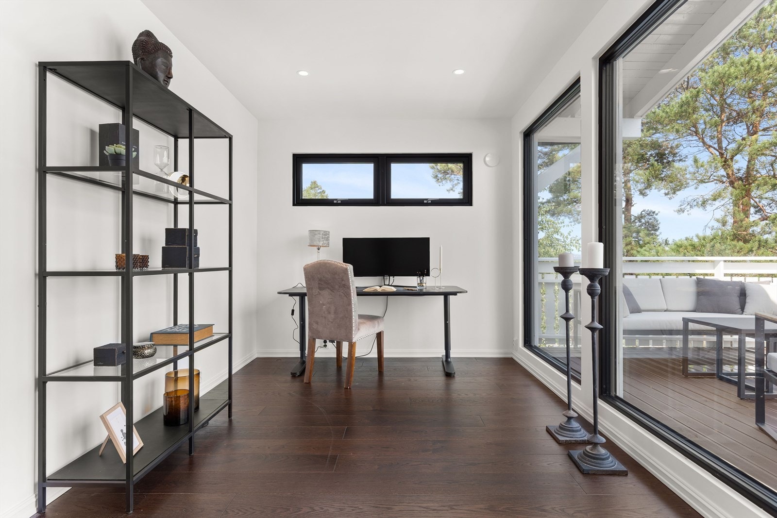 I tillegg finner du et eget kontor, ideelt for hjemmekontor eller studier. Galleribilde