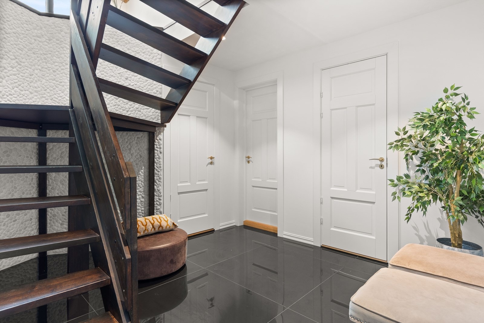 Trappeoppgang til første etasje. Galleribilde