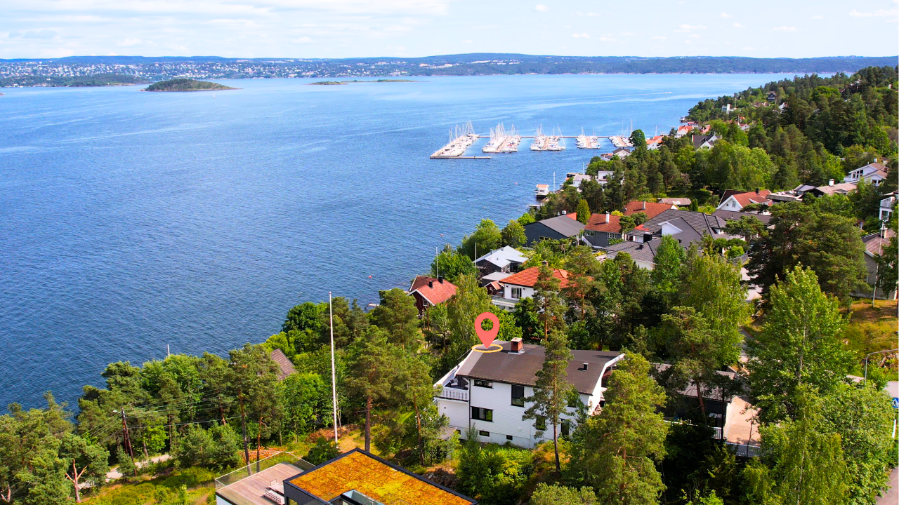 Dronebilde over eiendommen. Galleribilde