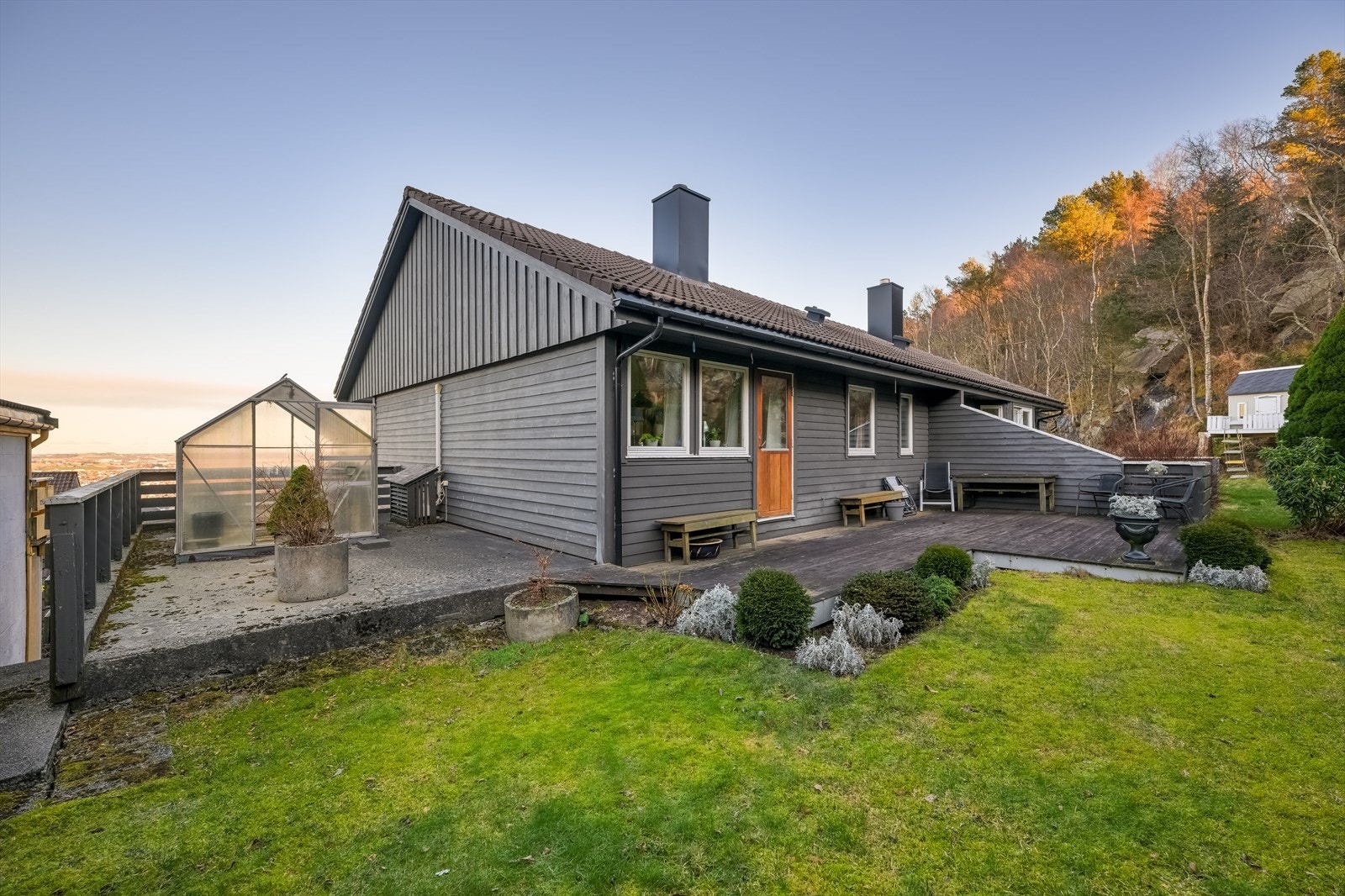 Romslig hage til lek og moro Galleribilde