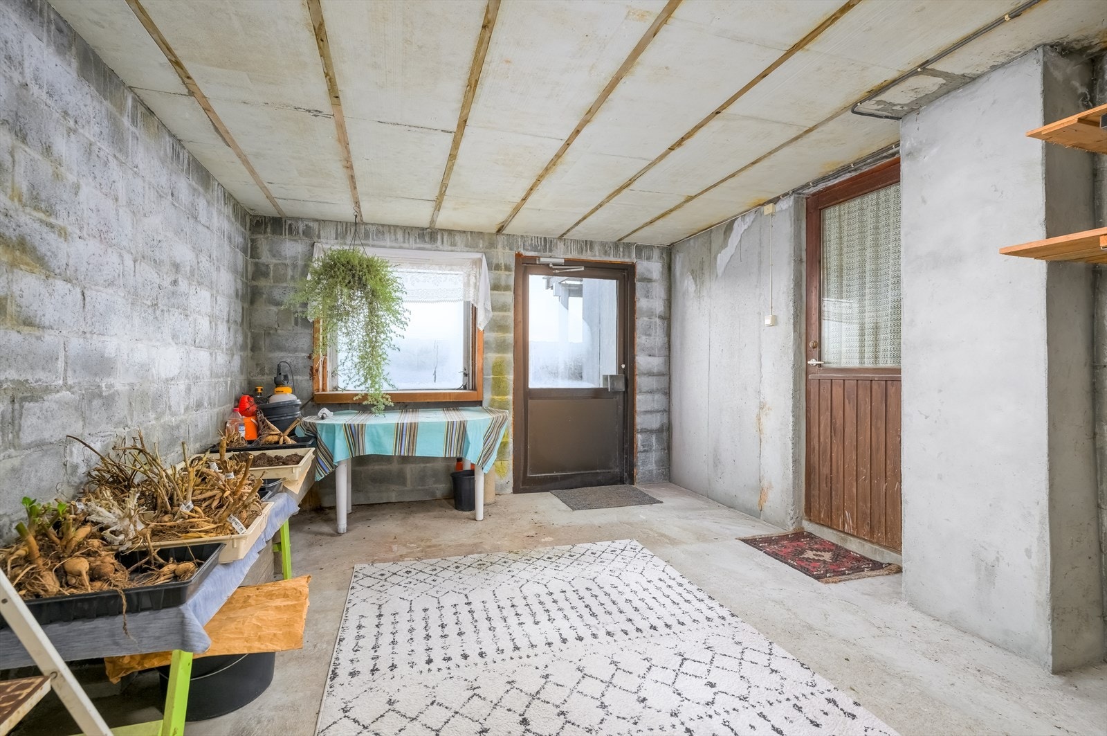 Bod for diverse utstyr. Galleribilde