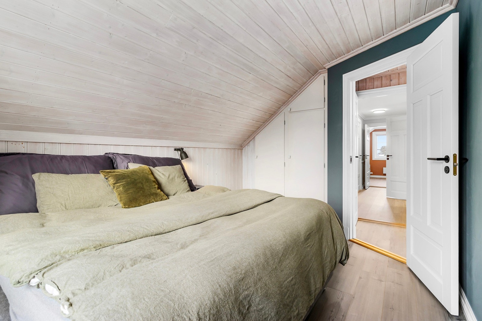 Boligen inneholder 4 soverom - 3 av dem i hoveddelen Galleribilde