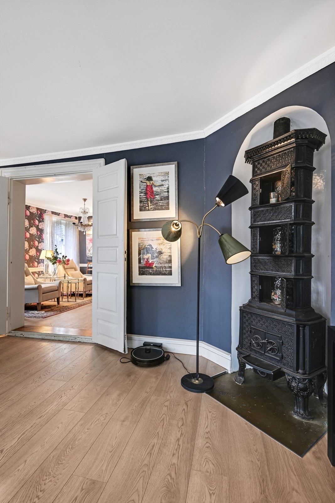 Flotte doble dører inn til stue/kontor. Galleribilde