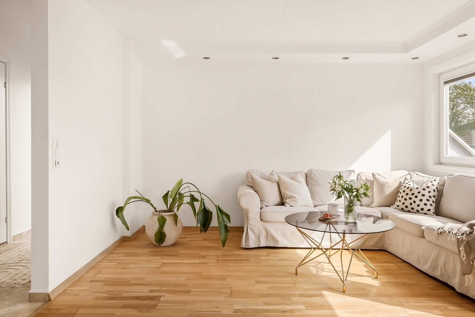 Lys og innbydende stue. Galleribilde