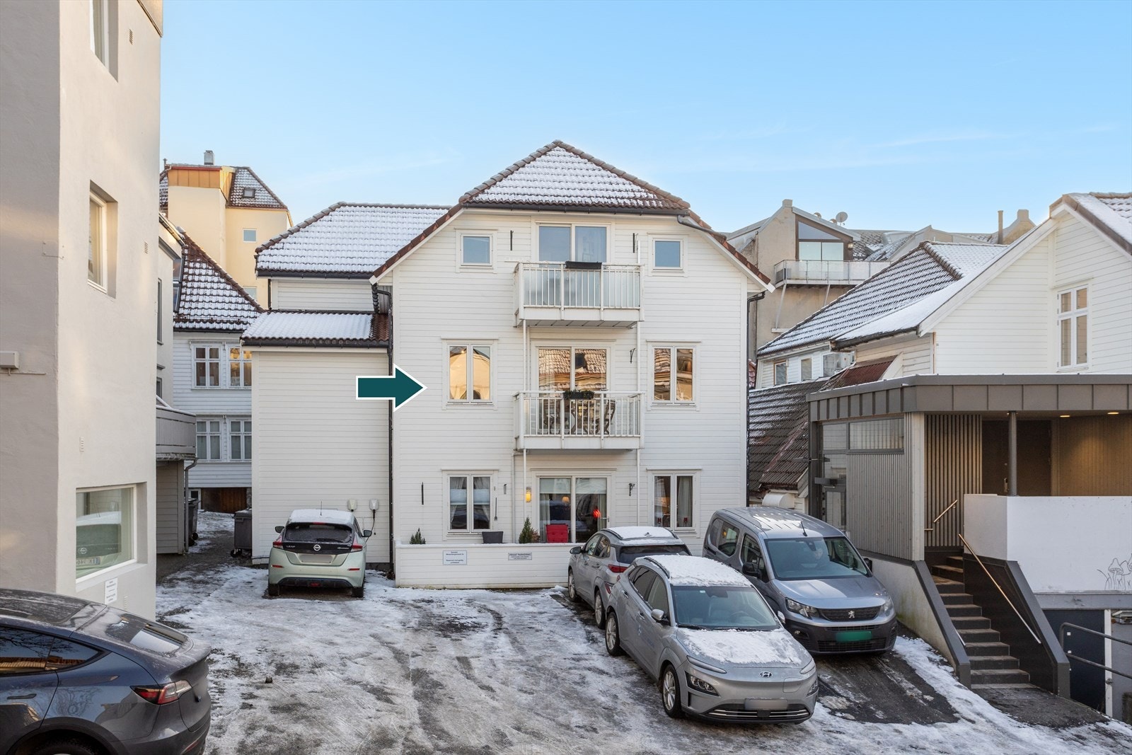 Leiligheten har en attraktiv beliggenhet i byggets 2. etasje, med en hyggelig altan ut mot nabolaget. Galleribilde