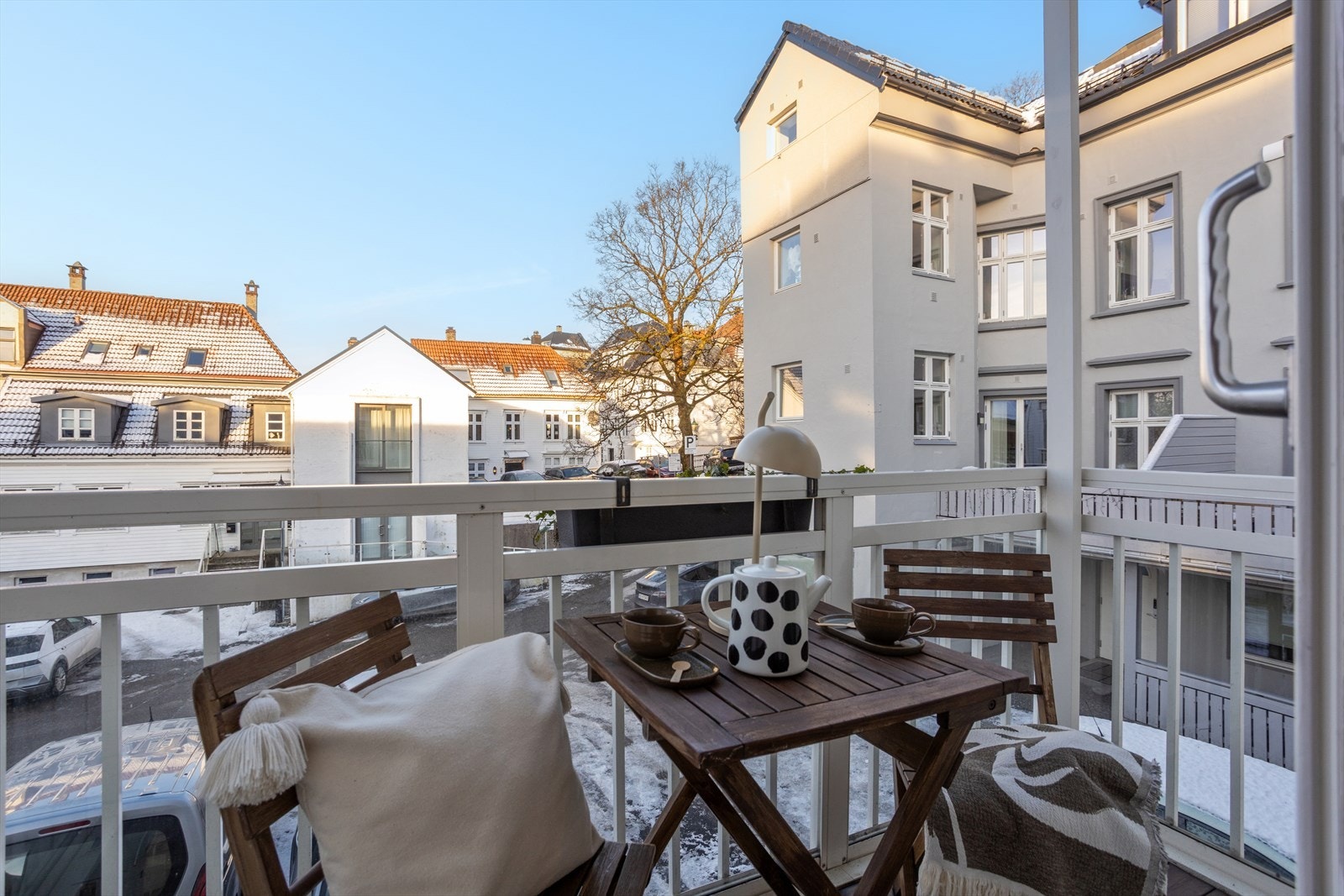 Altan byr på sol fra ettermiddag til kveld midtsommers. Galleribilde