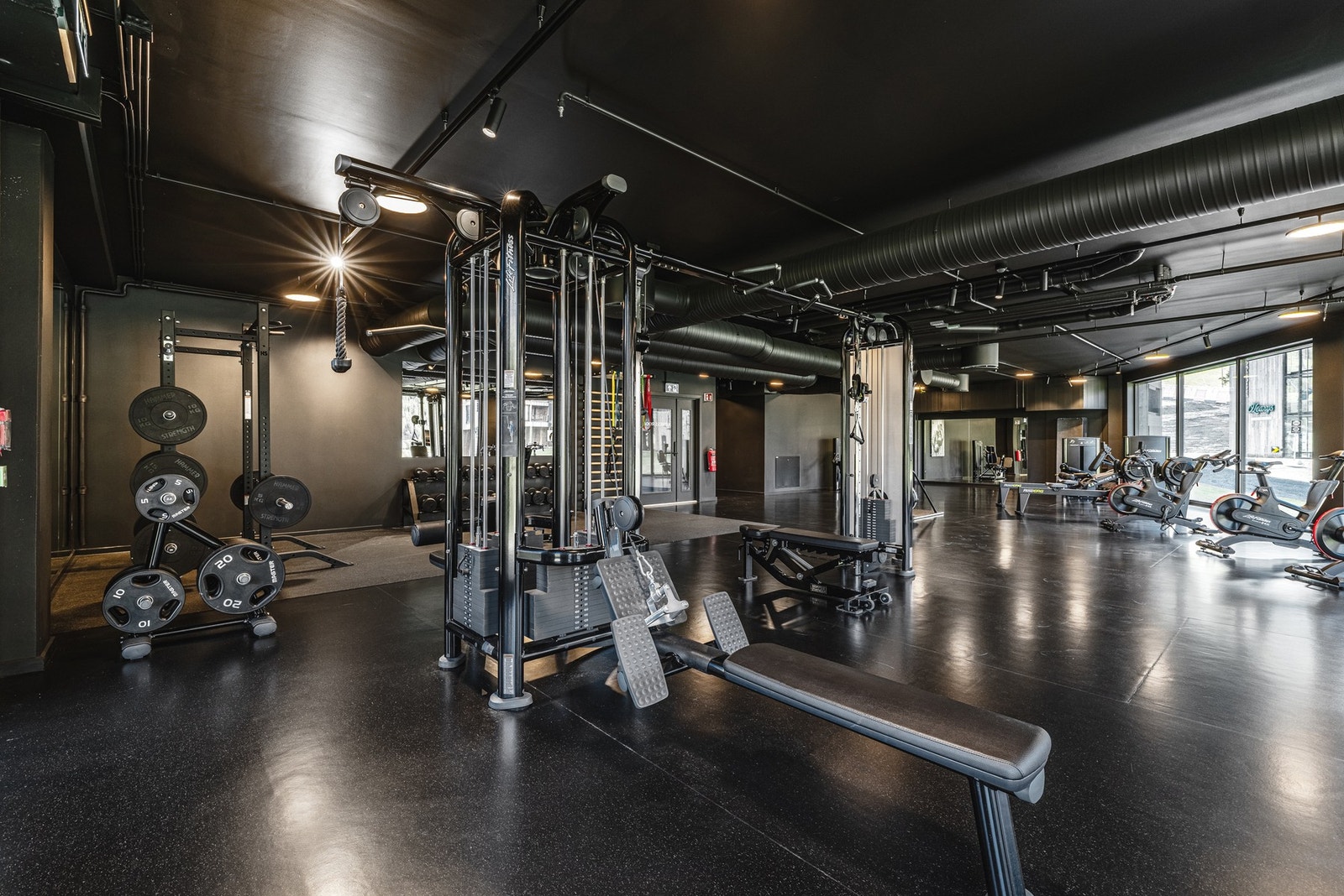 bredt og godt utvalg av treningsapparater Galleribilde