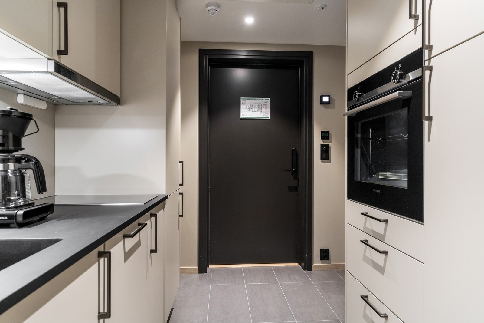 Arealeffektiv løsning med entre/ kjøkken. Galleribilde