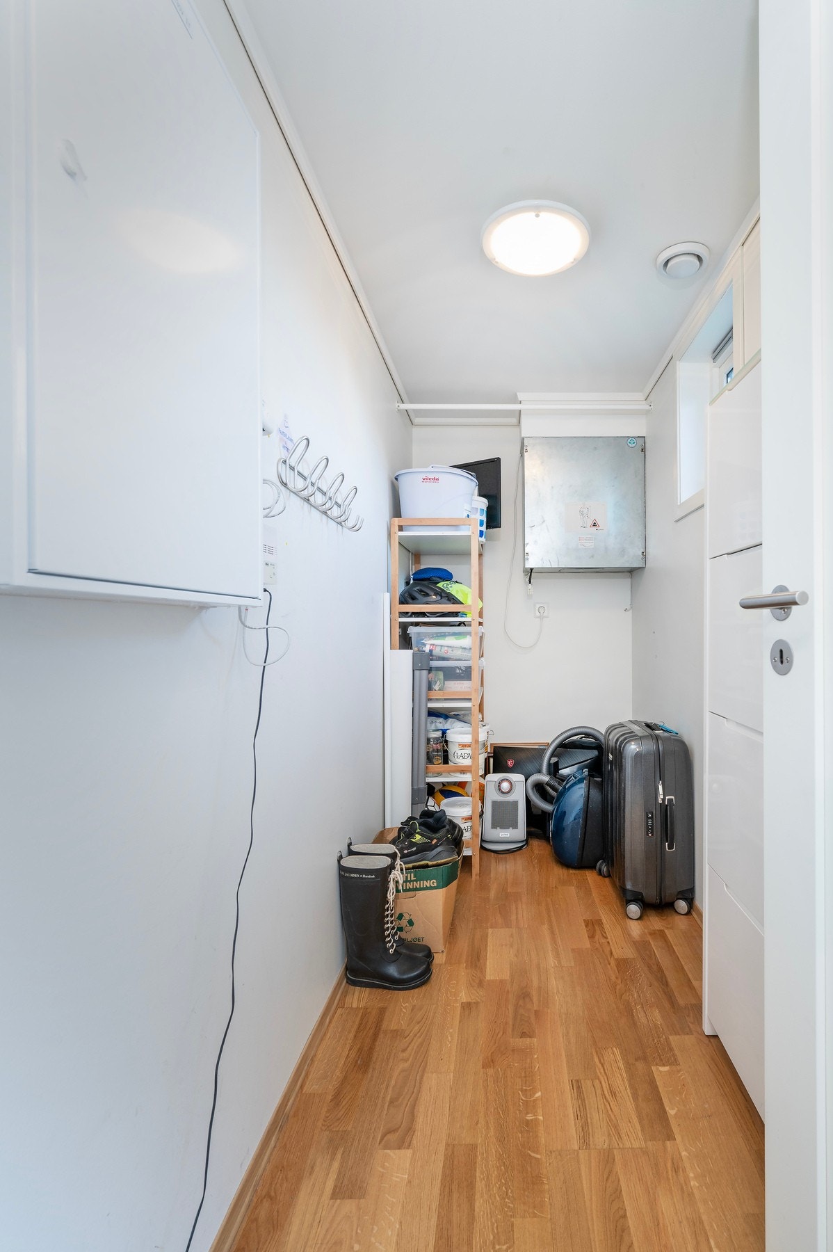 Innvendig bod som sikrer ekstra oppbevaringsplass. Galleribilde