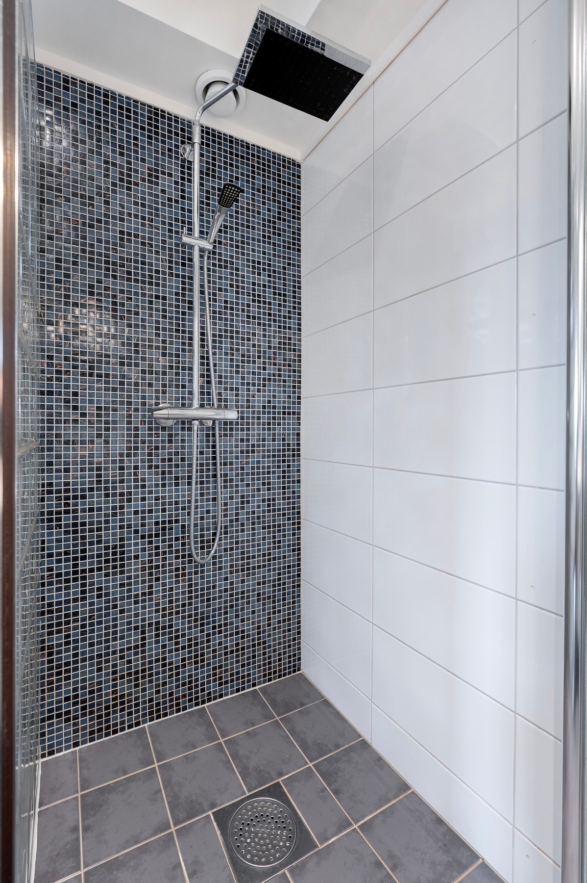 Dusjhjørne. Galleribilde