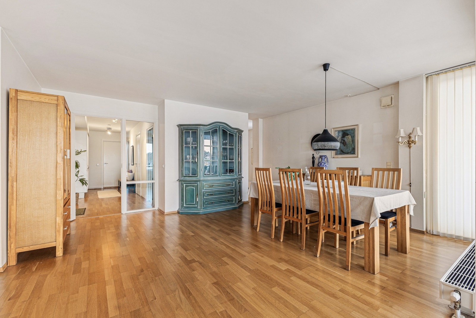 Leiligheten har oppvarming med radiatorer tilknyttet felles varmesentral, som bidrar til et godt inneklima og lavere bokostnader. Galleribilde