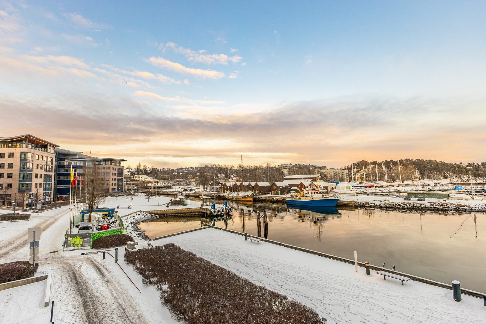 Her kan du nyte avslappende sommerdager med en flott sjøutsikt som virkelig gir ro i hverdagen. Galleribilde