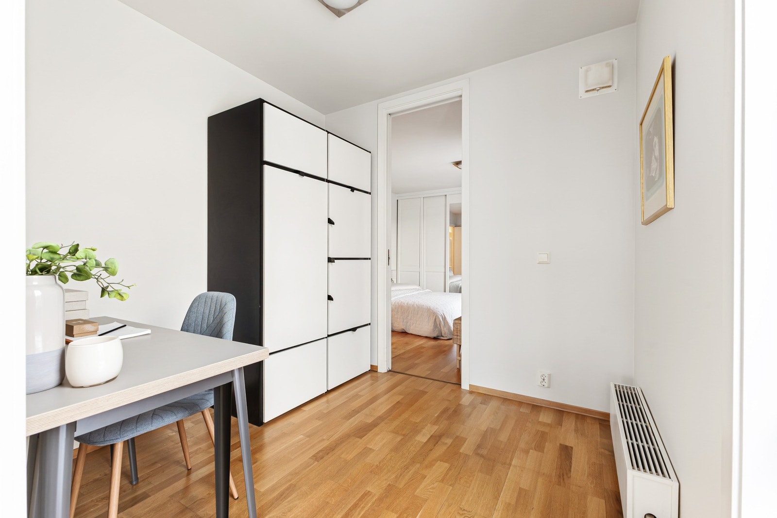 Garderobeskap på alle soverom medfølger salget. Galleribilde