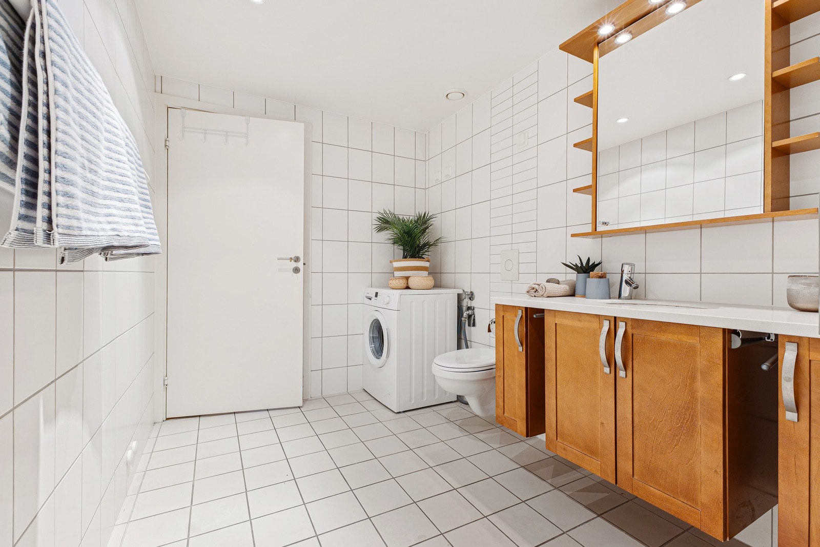 Det er opplegg for vaskemaskin, slik at du har alt du trenger i hverdagen. Galleribilde