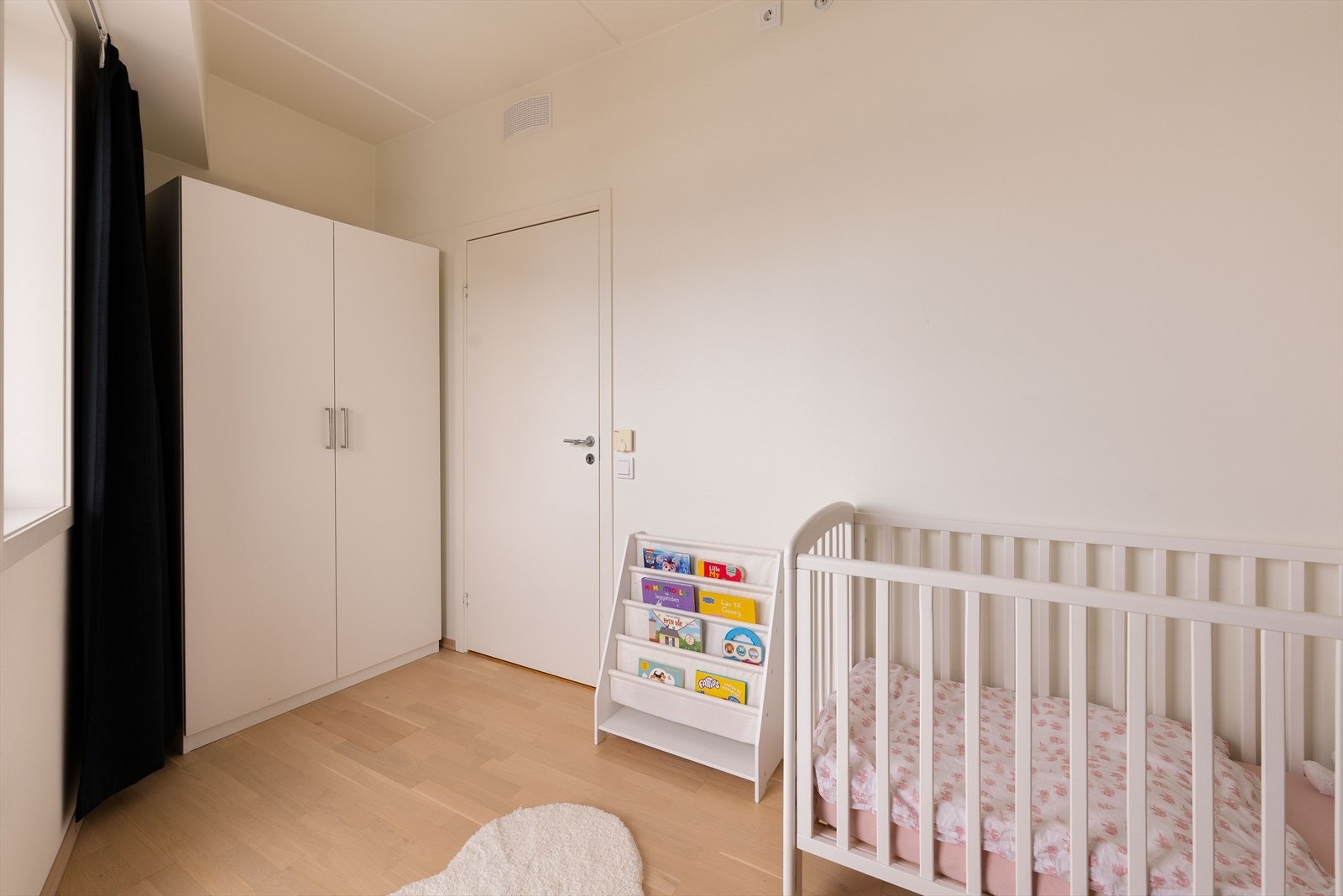 Dette rommet har garderobeskap. Galleribilde