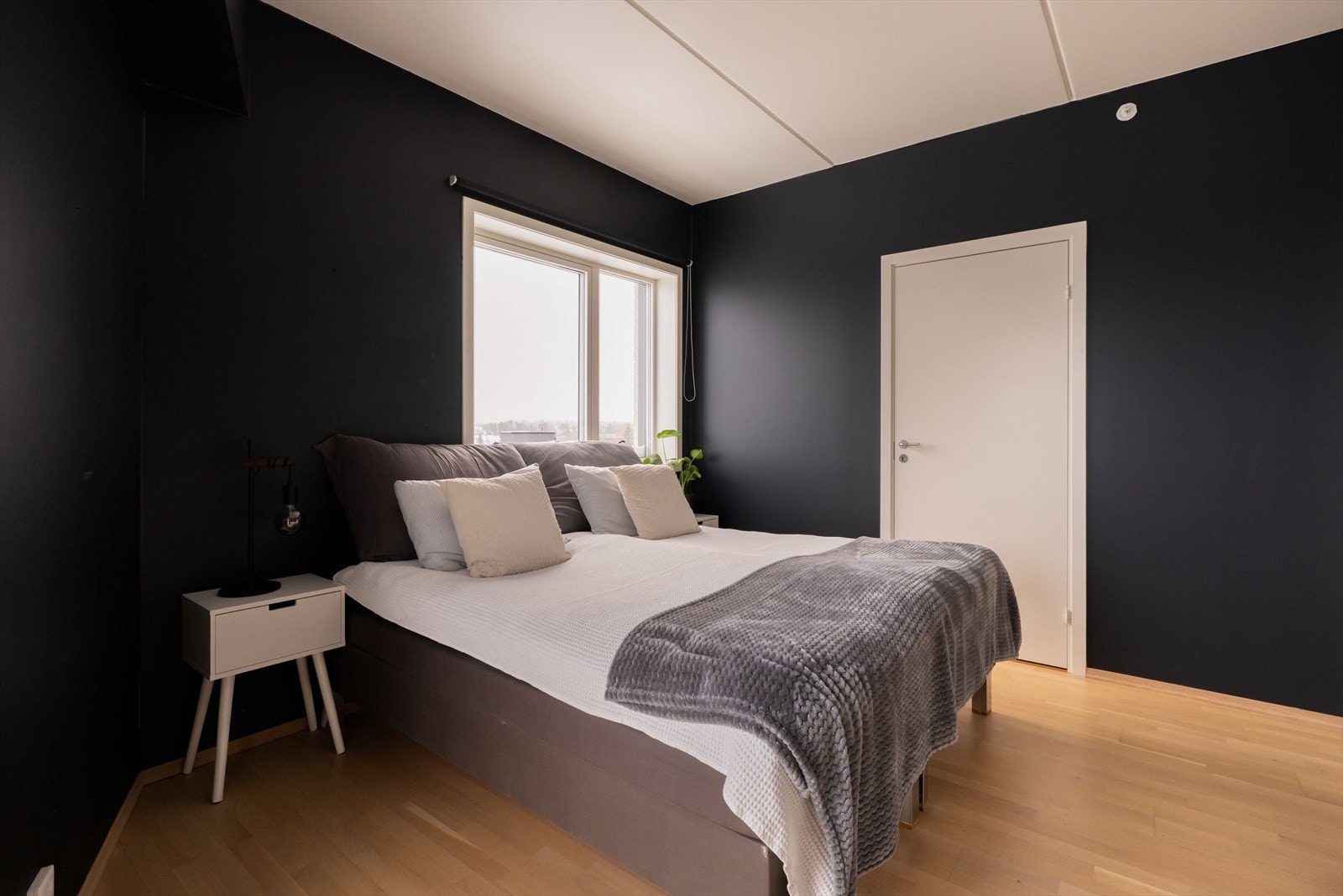 Boligen har totalt 2 gode soverom, hvorav det ene soverommet har adkomst til bod/walk-in. Galleribilde