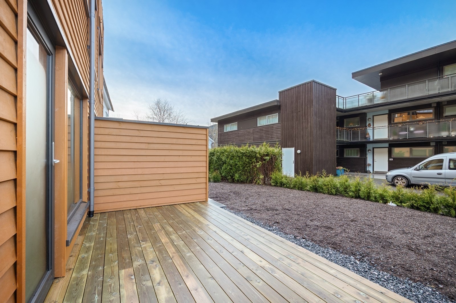 Leiligheten har en fin uteplass hvor du kan innrede med ønsket utemøblement! Galleribilde