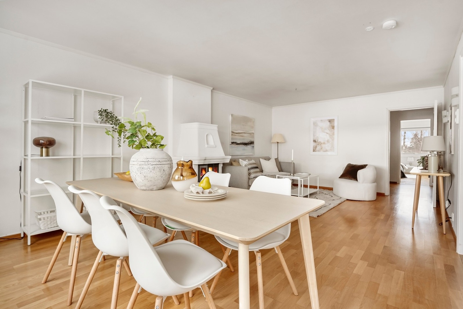 En gjennomgående 4-roms leilighet beliggende i et attraktivt og rolig boligområde på Hosle. Galleribilde