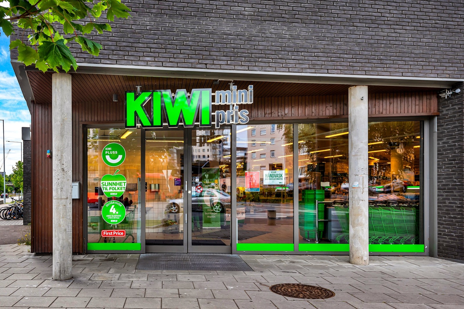 Dagligvarehandelen kan enkelt gjøres hos Kiwi Hosle, 5 minutters gange fra boligen Galleribilde