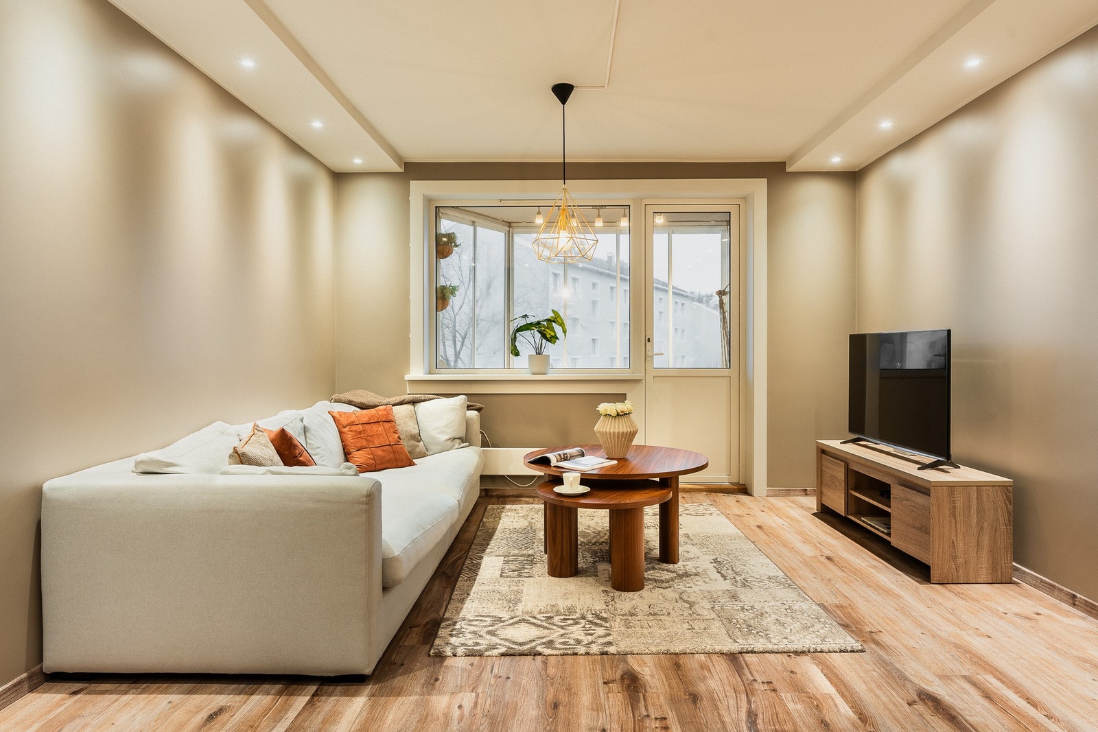 Som forlengelse av stuen har leiligheten en innglasset balkong. Galleribilde