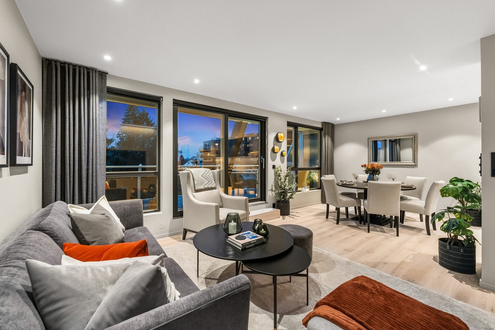 2022. Alle vinduer samt dør til balkong og inngangsdør til leiligheten ble byttet i 2022. Galleribilde