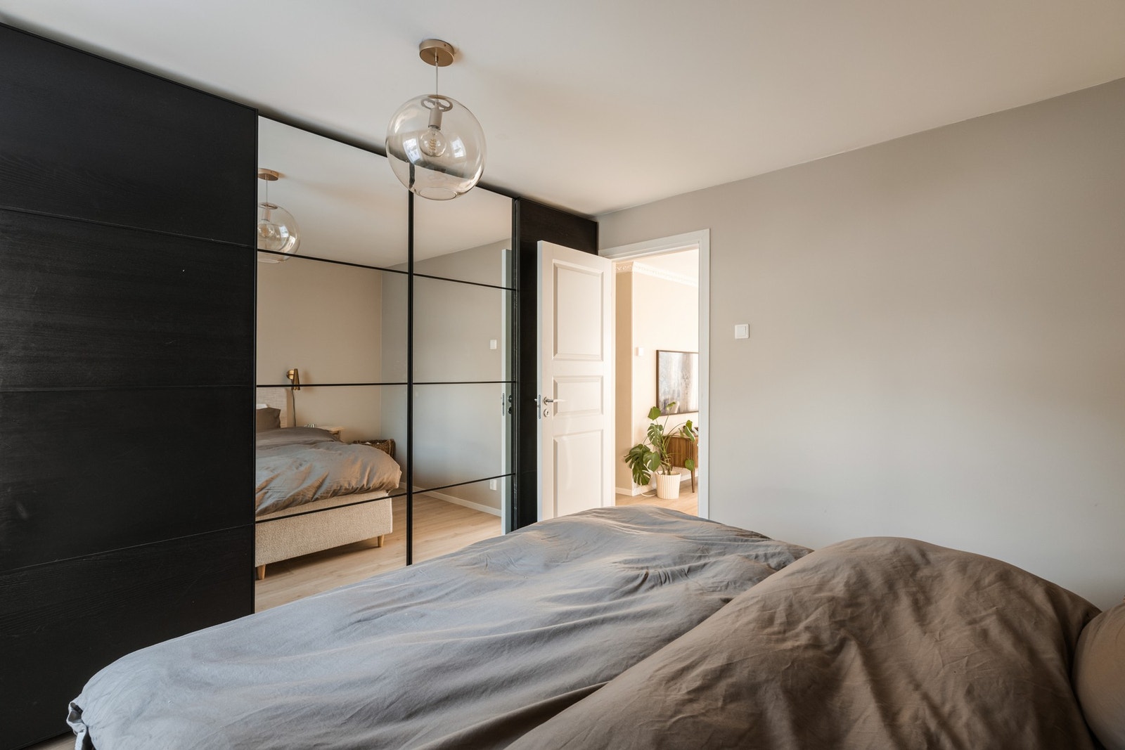 Boligen disponerer også to boder - så her får du rikelig med lagringsplass. Galleribilde