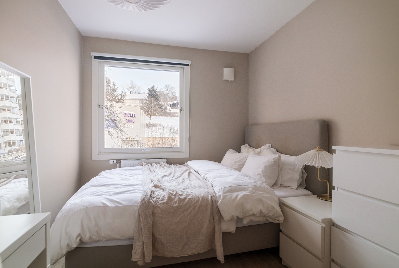 Soverommet passer perfekt som et gjesterom, barnerom, kontor eller en kombinasjon av dette. Galleribilde