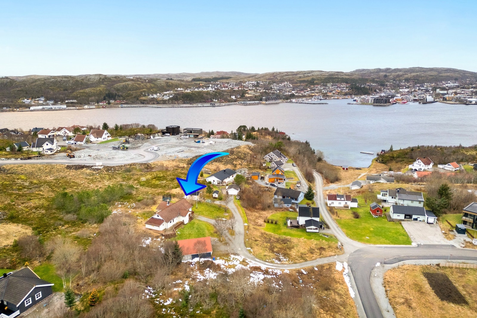 Boligen ligger fint til i et rolig bomiljø, kort vei til skole, barnehage og butikker. Galleribilde
