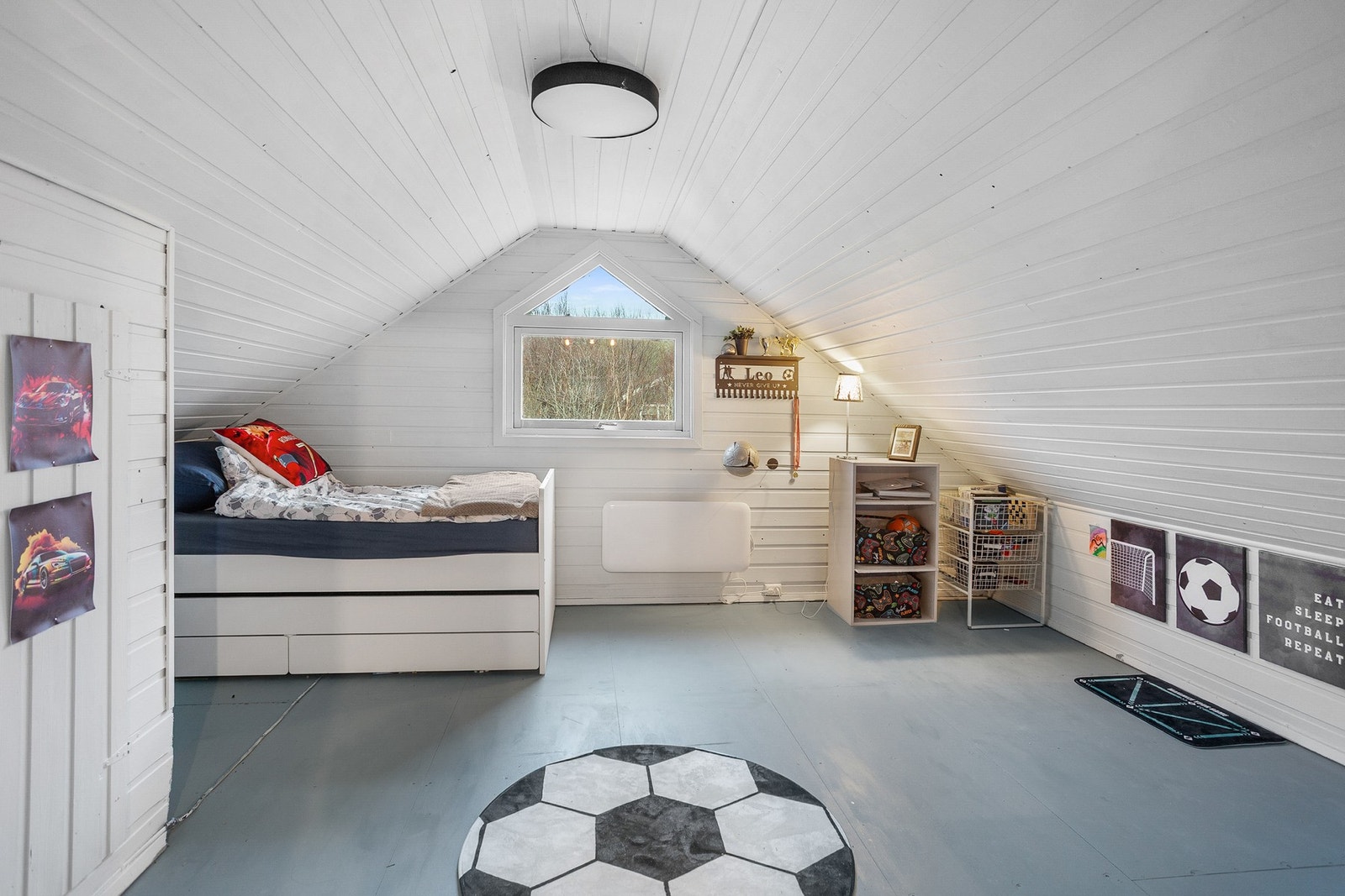 Soverom på loft. Galleribilde