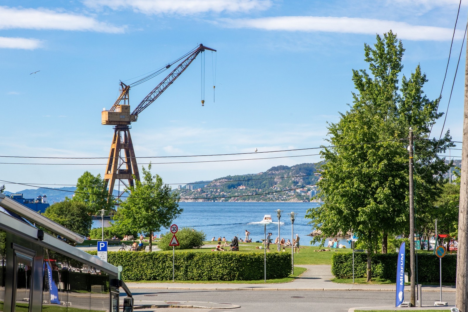 Ved Kirkebukten finner man også en badeplass som kan benyttes om sommeren. Galleribilde