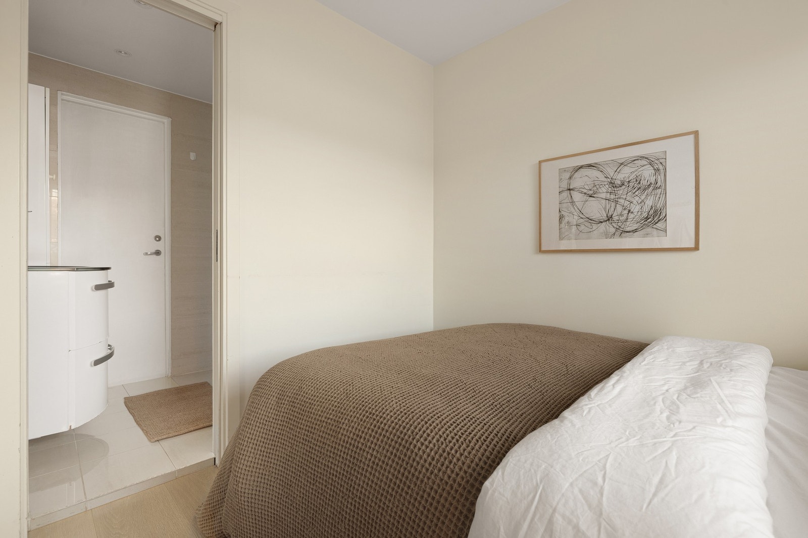 Soverommet har tilknytning til badet. Galleribilde