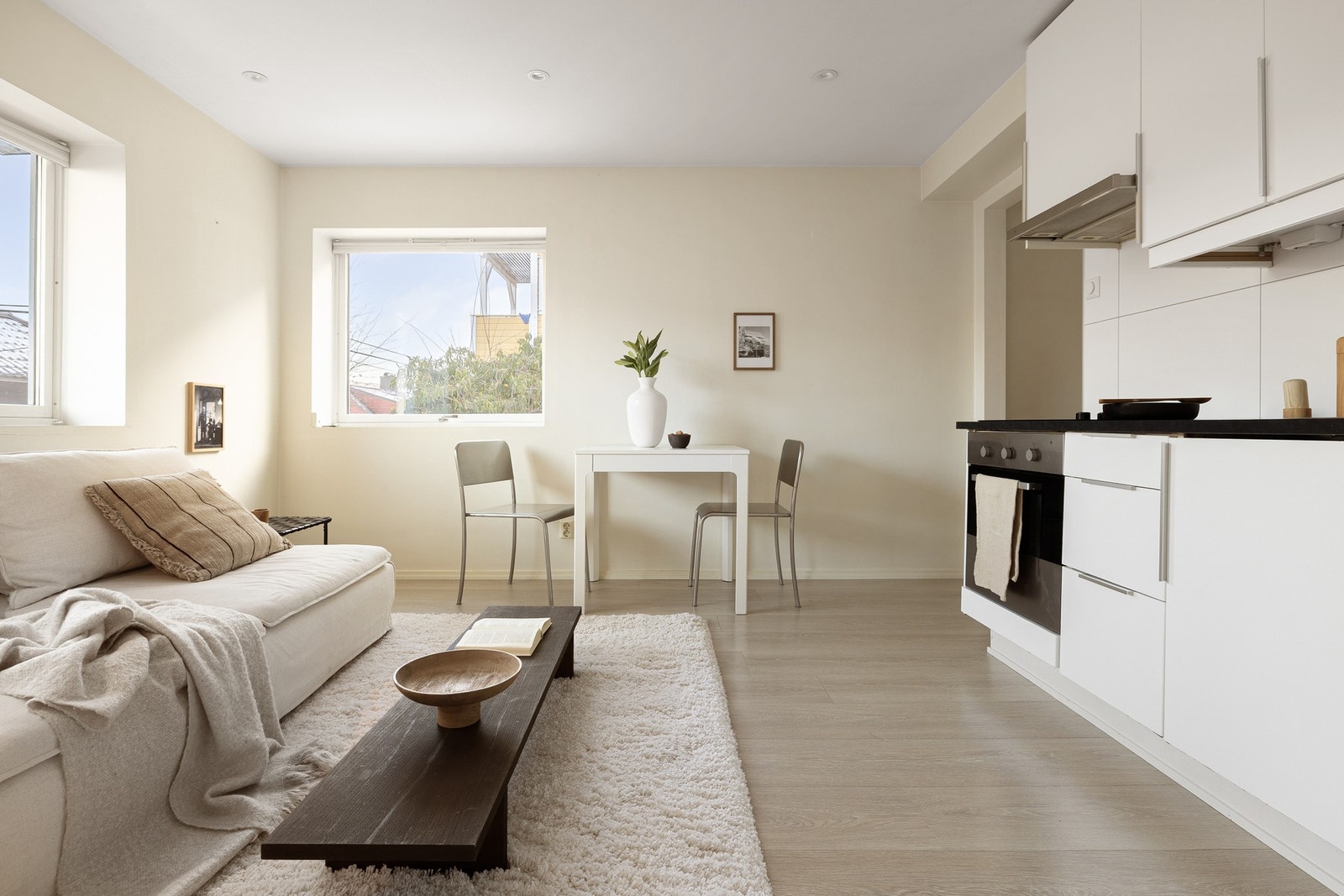 Her er det vindusflater som slipper inn naturlig lys. Galleribilde