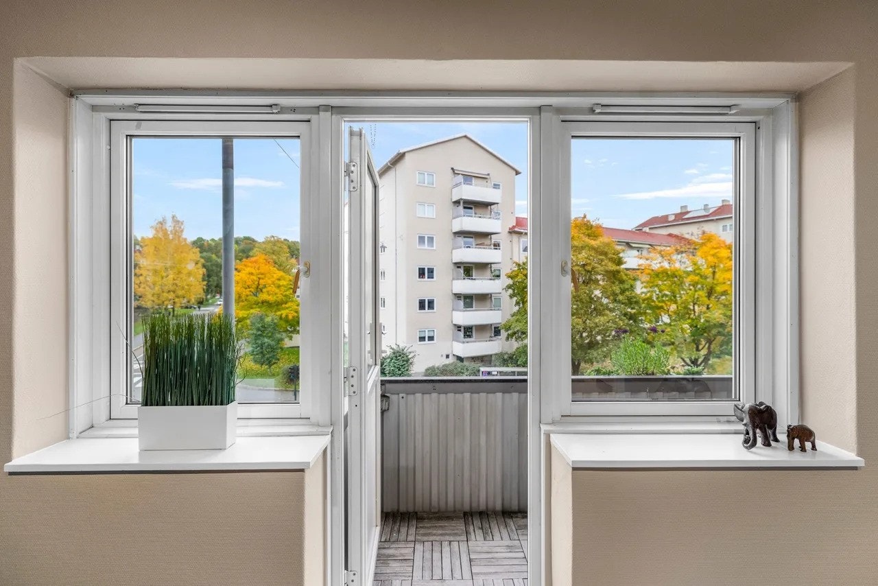 Utgang fra stue til balkong. Galleribilde