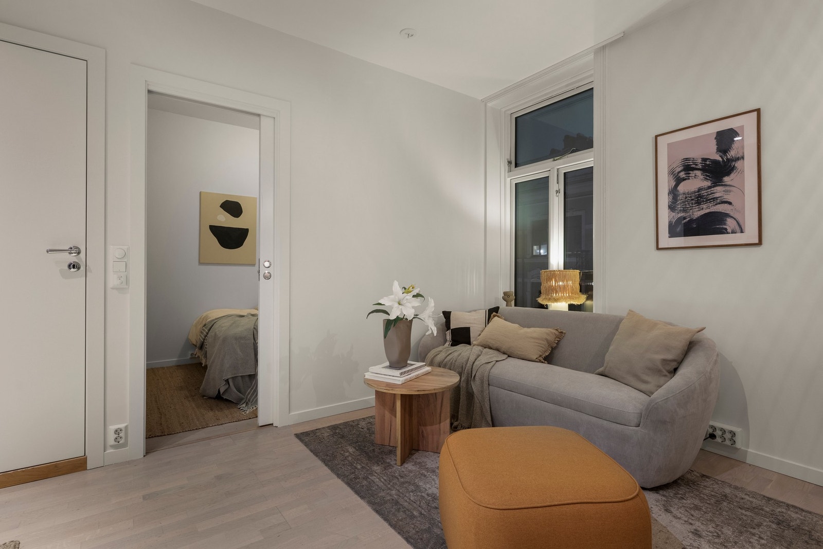 Det er gode møbleringsmuligheter i stuen. Galleribilde