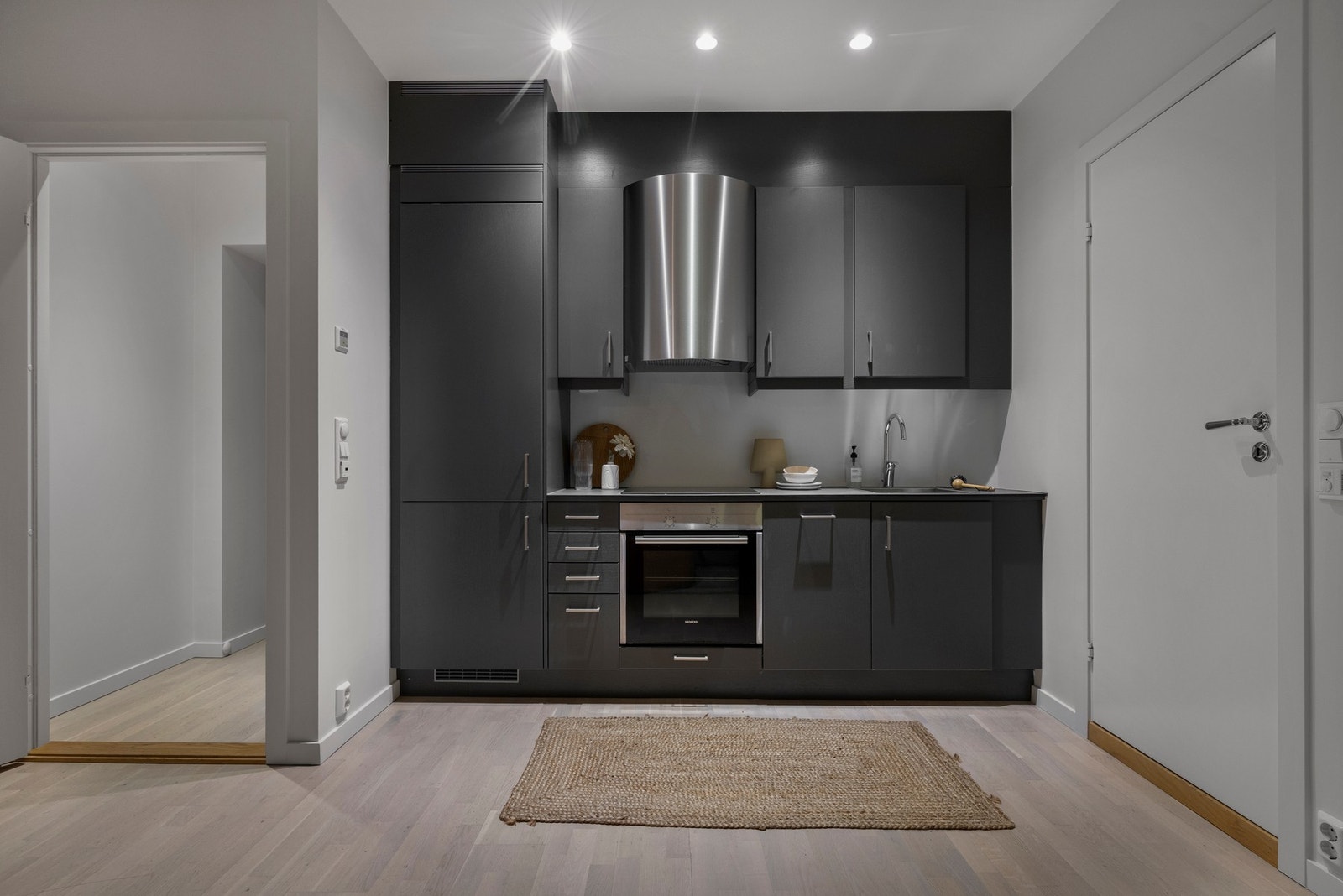 Pent kjøkken fra Sigdal med åpen løsning mot stuen. Galleribilde