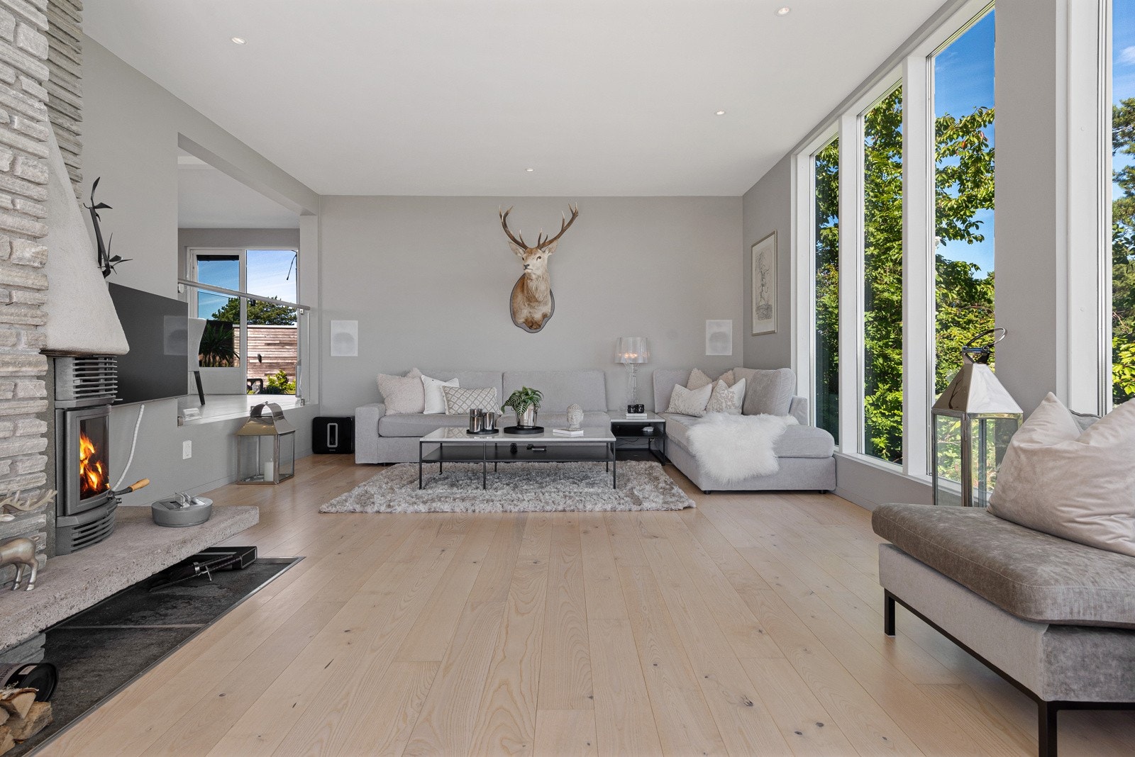 Gulv av lys parkett med vannbåren varme Galleribilde