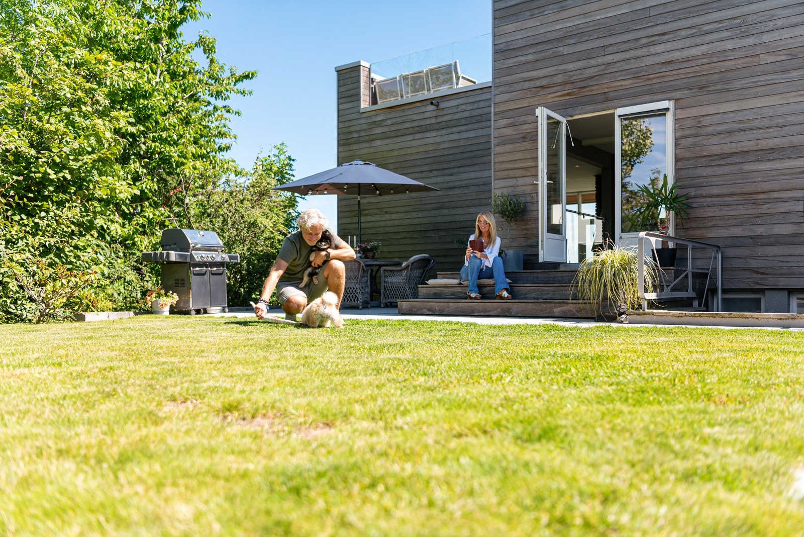 Hyggelig hage for barn og firebente. Galleribilde